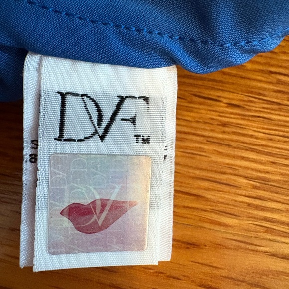 Elegant Blue Sleeveless Dress - Picture 5 of 6